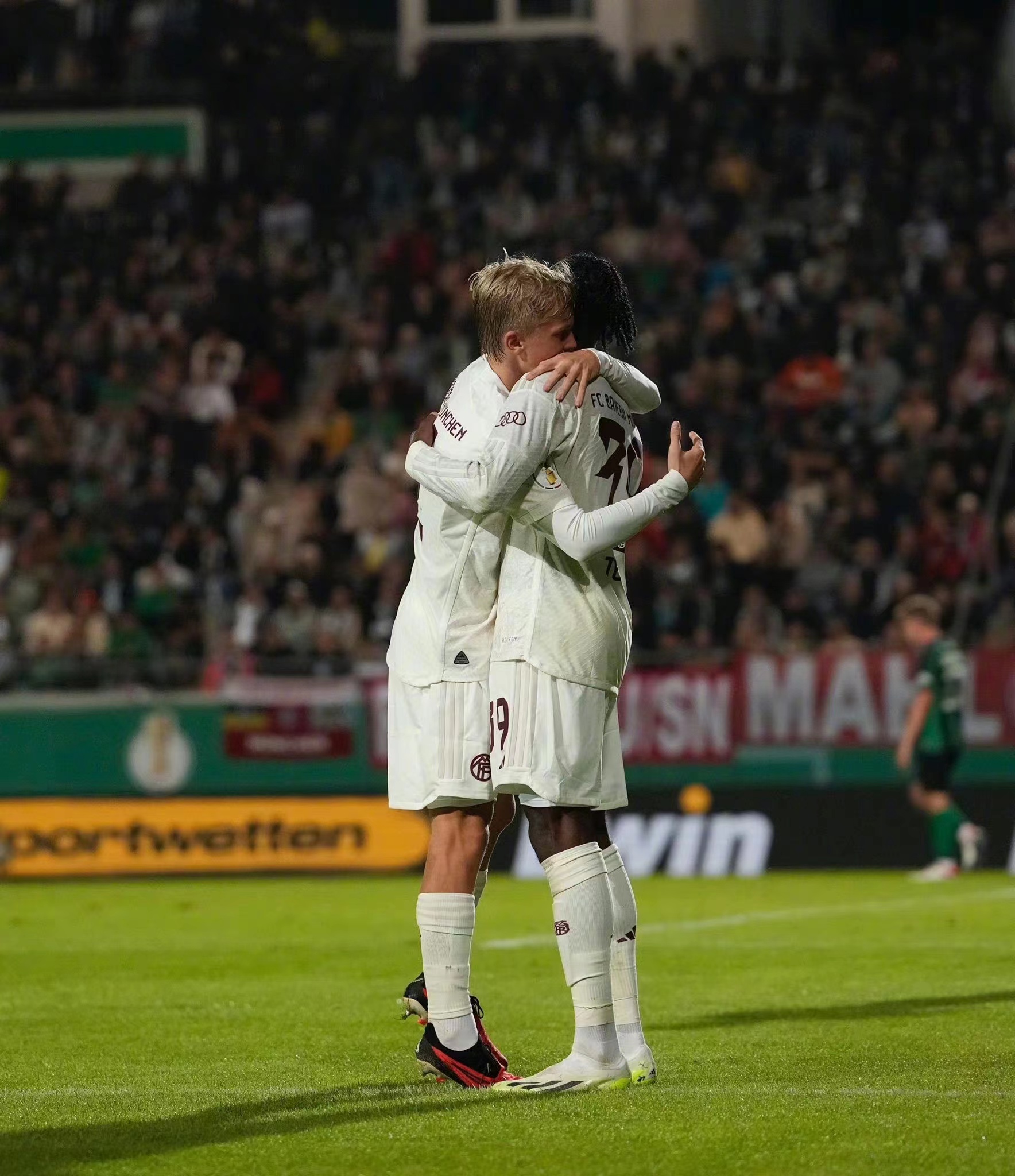 BB体育-关于赛地聚焦：德国杯今晨热度飙升，上海海港迎来里程碑，态度坚定，身体对抗强度拉满的信息-BB体育